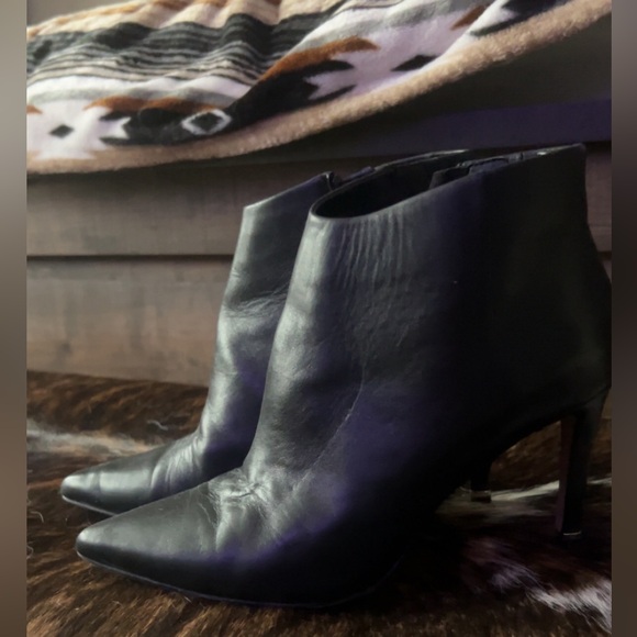 Kenneth Cole size 8 bootie - Picture 1 of 3